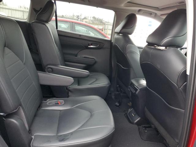 5TDGZRAH6MS521837 - 2021 TOYOTA HIGHLANDER XLE RED photo 11