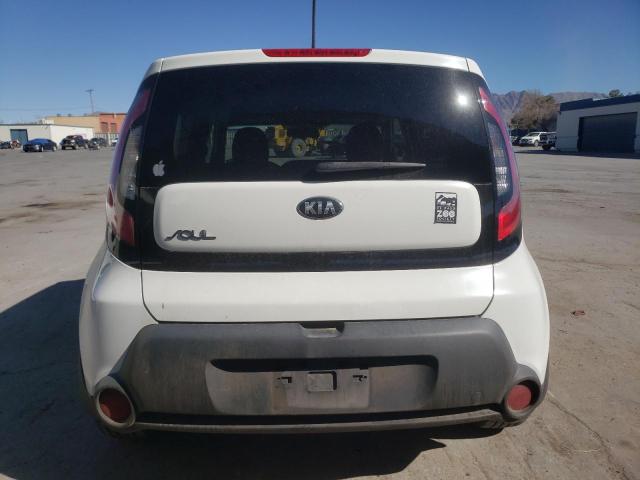 KNDJN2A29G7846565 - 2016 KIA SOUL WHITE photo 6