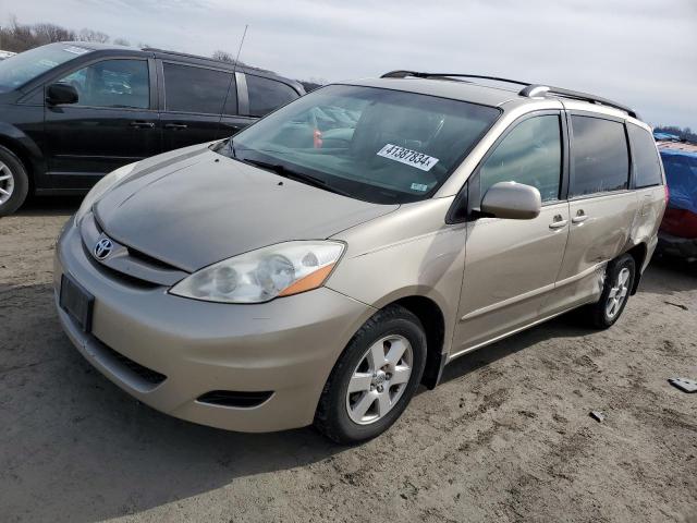 2009 TOYOTA SIENNA XLE, 