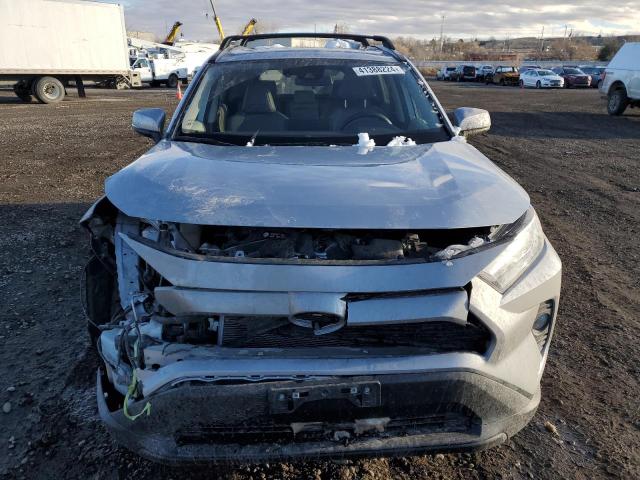 4T3B6RFV8MU047499 - 2021 TOYOTA RAV4 XLE PREMIUM SILVER photo 5