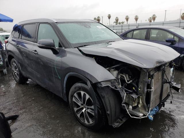 5TDHZRAH0MS063863 - 2021 TOYOTA HIGHLANDER XLE GRAY photo 4