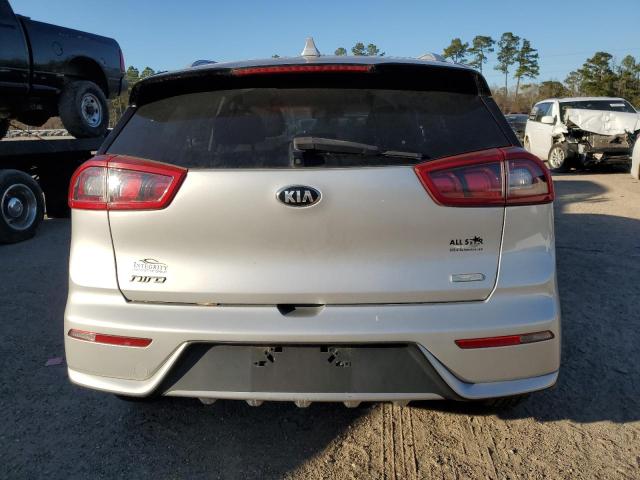 KNDCB3LC7H5078353 - 2017 KIA NIRO FE SILVER photo 6