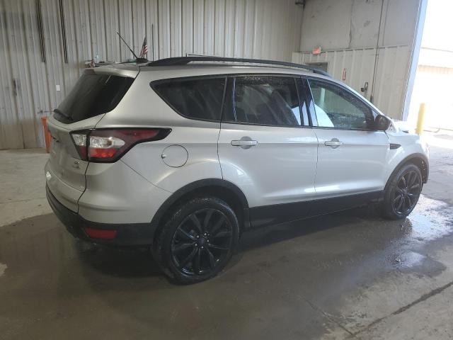 1FMCU9GD2JUB18927 - 2018 FORD ESCAPE SE SILVER photo 3