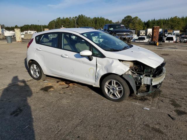 3FADP4EJXKM155361 - 2019 FORD FIESTA SE WHITE photo 4