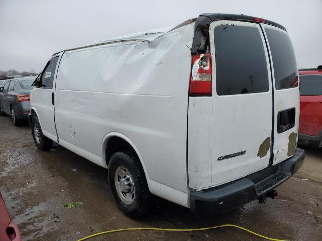 1GCGG25C881188118 - 2008 CHEVROLET EXPRESS G2 WHITE photo 2