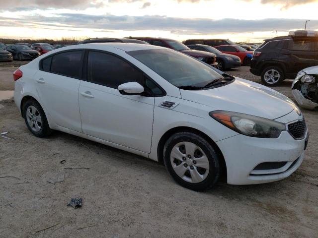 KNAFK4A65G5606449 - 2016 KIA FORTE LX WHITE photo 4