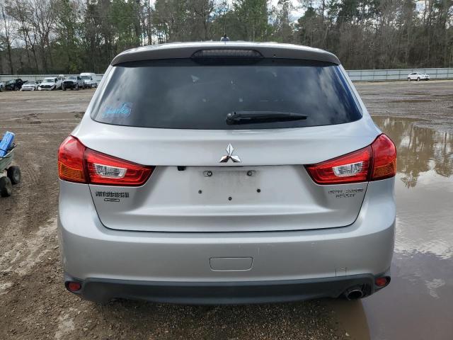 4A4AP4AU0EE018557 - 2014 MITSUBISHI OUTLANDER SE SILVER photo 6