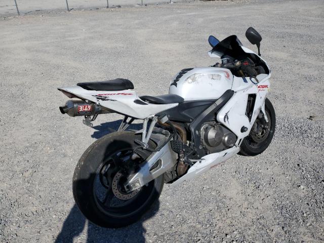 JH2PC37125M201119 - 2005 HONDA CBR600 RR WHITE photo 4