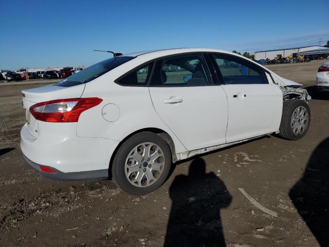 1FAHP3F28CL478524 - 2012 FORD FOCUS SE WHITE photo 3