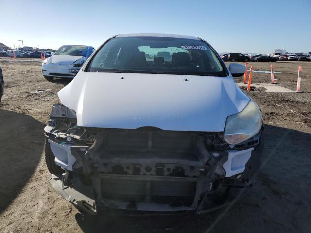 1FAHP3F28CL478524 - 2012 FORD FOCUS SE WHITE photo 5