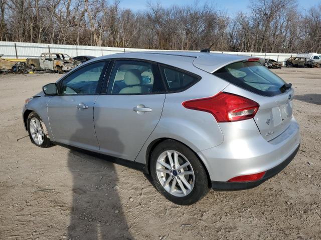 1FADP3K20JL261194 - 2018 FORD FOCUS SE SILVER photo 2