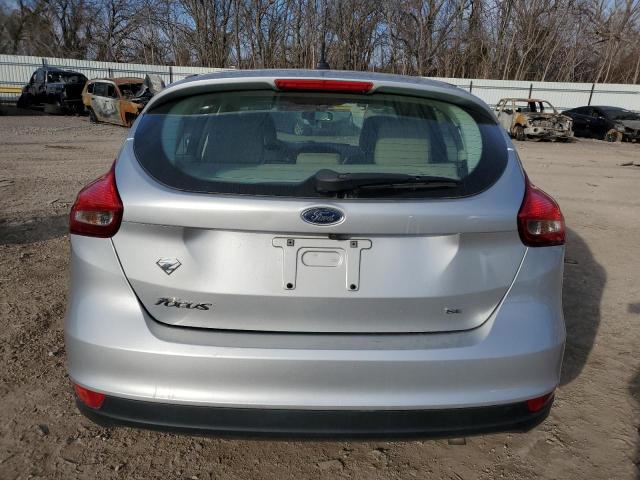 1FADP3K20JL261194 - 2018 FORD FOCUS SE SILVER photo 6