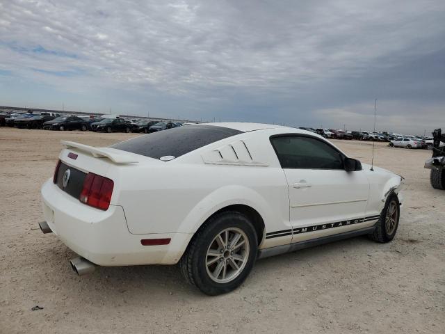 1ZVFT80NX55210687 - 2005 FORD MUSTANG WHITE photo 3