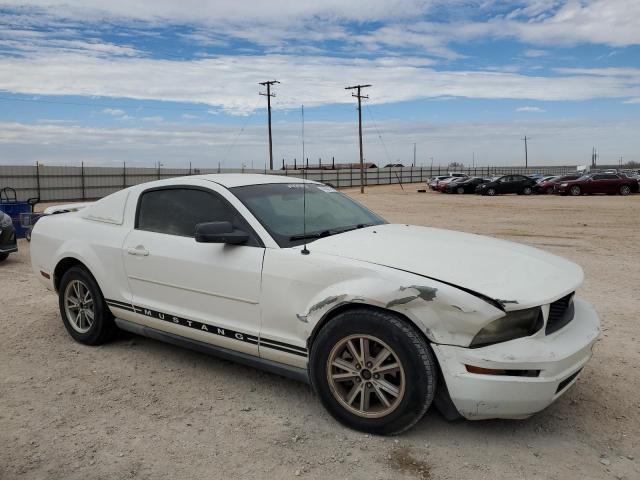 1ZVFT80NX55210687 - 2005 FORD MUSTANG WHITE photo 4