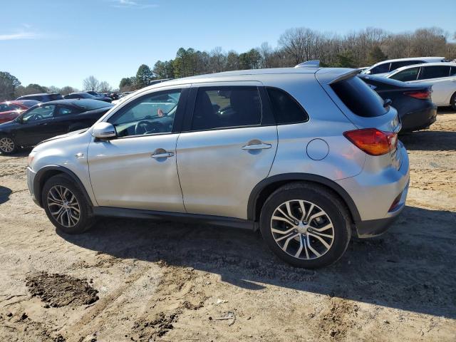 JA4AP3AW2JU013079 - 2018 MITSUBISHI OUTLANDER ES SILVER photo 2