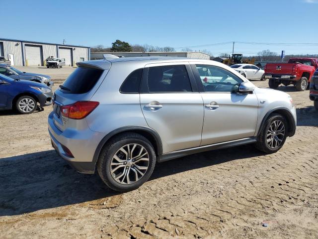 JA4AP3AW2JU013079 - 2018 MITSUBISHI OUTLANDER ES SILVER photo 3