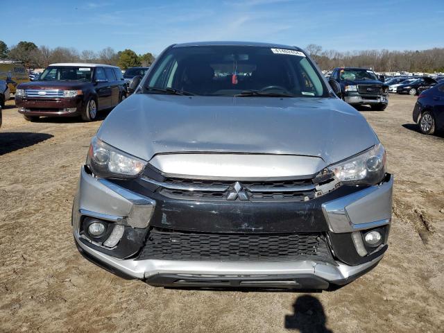 JA4AP3AW2JU013079 - 2018 MITSUBISHI OUTLANDER ES SILVER photo 5