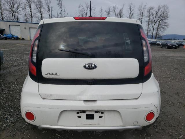 KNDJP3A59J7528267 - 2018 KIA SOUL + WHITE photo 6