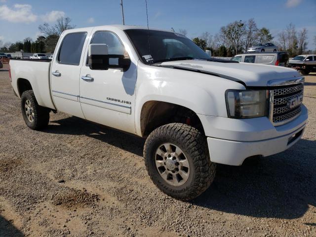 1GT125C85BF194053 - 2011 GMC SIERRA K2500 DENALI WHITE photo 4