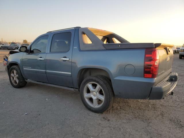 3GNVKGE07AG101879 - 2010 CHEVROLET AVALANCHE LTZ TEAL photo 2