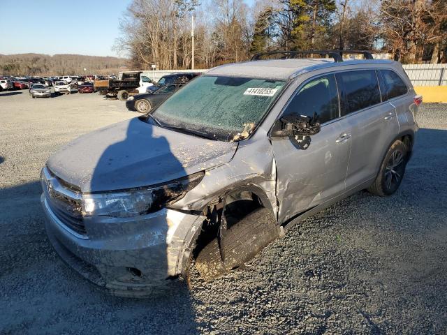 5TDKKRFH3GS157811 - 2016 TOYOTA HIGHLANDER XLE SILVER photo 1