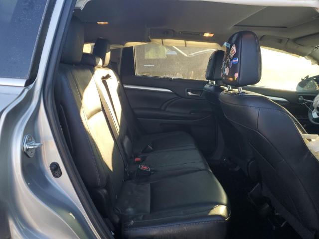 5TDKKRFH3GS157811 - 2016 TOYOTA HIGHLANDER XLE SILVER photo 11