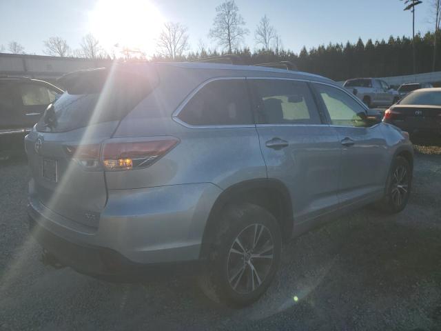 5TDKKRFH3GS157811 - 2016 TOYOTA HIGHLANDER XLE SILVER photo 3