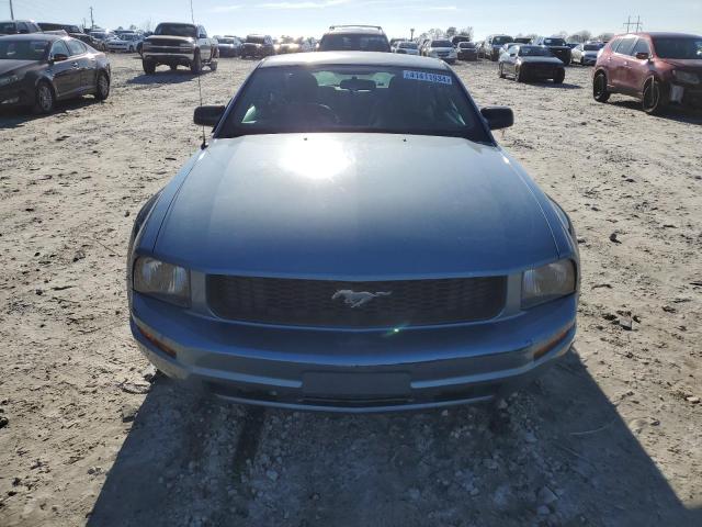 1ZVFT80N955133486 - 2005 FORD MUSTANG BLUE photo 5