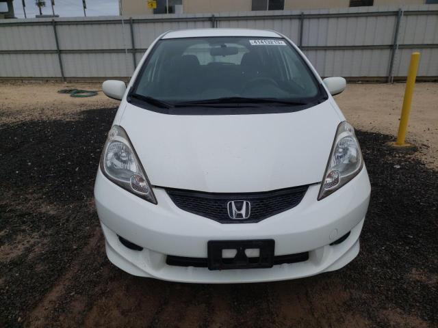 JHMGE8H45AS019363 - 2010 HONDA FIT SPORT WHITE photo 5