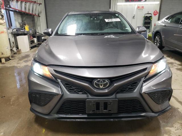 4T1T11AK5PU774906 - 2023 TOYOTA CAMRY SE NIGHT SHADE GRAY photo 5