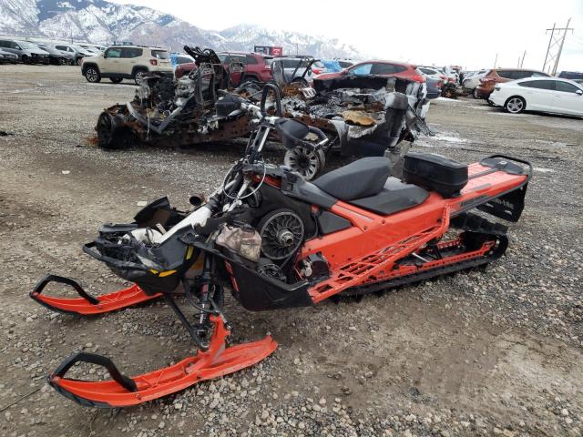 2BPSTKKD7KV000136 - 2019 SKI DOO SUMMIT RED photo 2