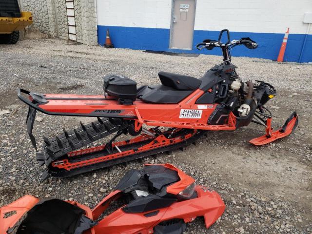 2BPSTKKD7KV000136 - 2019 SKI DOO SUMMIT RED photo 4