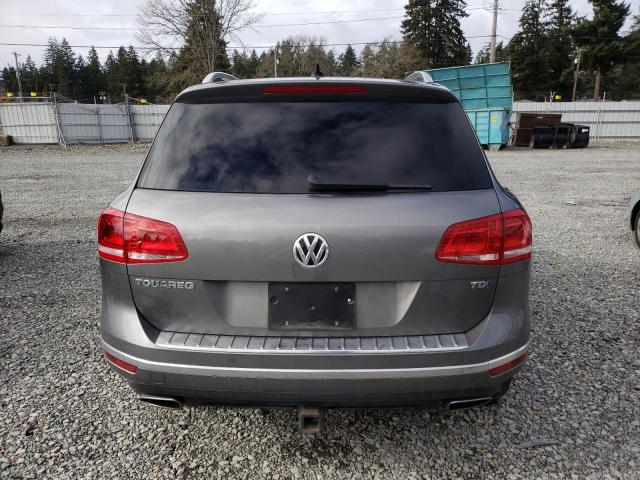 WVGEP9BP1GD000989 - 2016 VOLKSWAGEN TOUAREG TDI SILVER photo 6