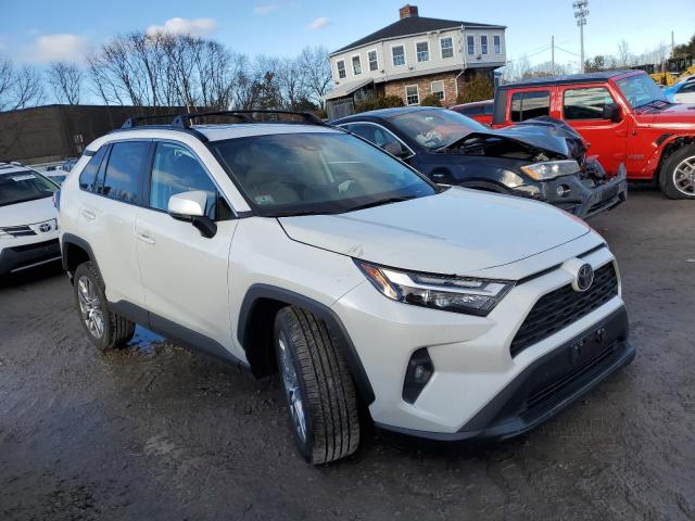 2T3A1RFVXPW372332 - 2023 TOYOTA RAV4 XLE PREMIUM WHITE photo 4