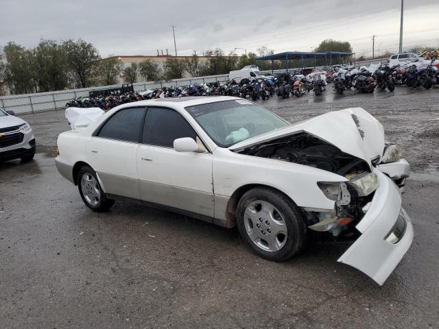 JT8BF28G8Y0275758 - 2000 LEXUS ES 300 WHITE photo 4