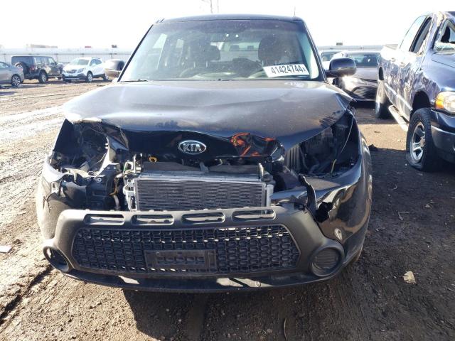 KNDJN2A28G7376397 - 2016 KIA SOUL BLACK photo 5