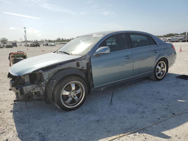 2005 TOYOTA AVALON XL, 