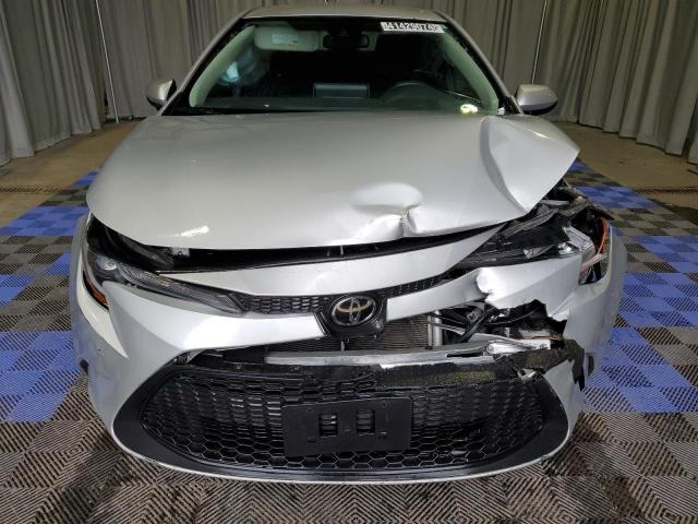 5YFEPMAE0MP253737 - 2021 TOYOTA COROLLA LE SILVER photo 5