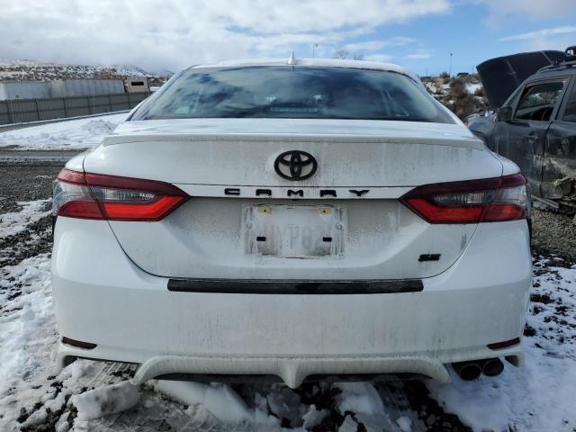 4T1G11AK7RU847391 - 2024 TOYOTA CAMRY SE NIGHT SHADE WHITE photo 6