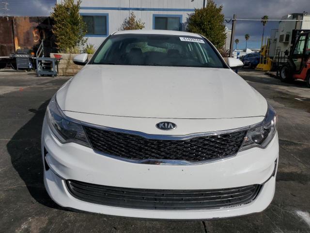 KNAGT4L30J5205290 - 2018 KIA OPTIMA LX WHITE photo 5