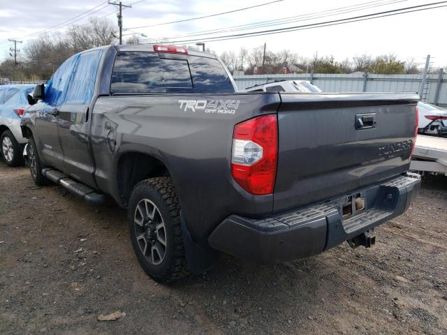 5TFUY5F13HX619542 - 2017 TOYOTA TUNDRA DOUBLE CAB SR/SR5 GRAY photo 2