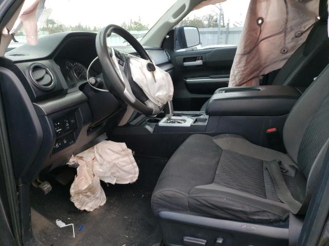 5TFUY5F13HX619542 - 2017 TOYOTA TUNDRA DOUBLE CAB SR/SR5 GRAY photo 7