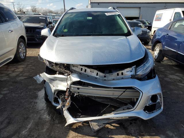 KL7CJLSB5JB683990 - 2018 CHEVROLET TRAX 1LT SILVER photo 5