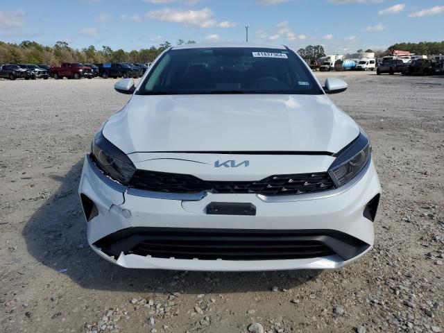 3KPF24AD9PE510104 - 2023 KIA FORTE LX WHITE photo 5