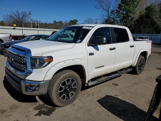 5TFDY5F1XJX687259 - 2018 TOYOTA TUNDRA CREWMAX SR5 WHITE photo 1