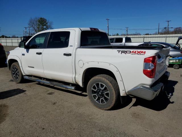 5TFDY5F1XJX687259 - 2018 TOYOTA TUNDRA CREWMAX SR5 WHITE photo 2