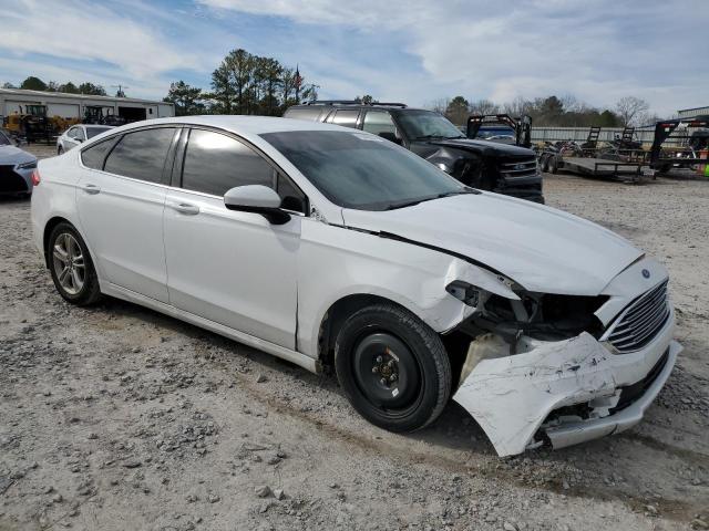 3FA6P0HDXJR283348 - 2018 FORD FUSION SE WHITE photo 4