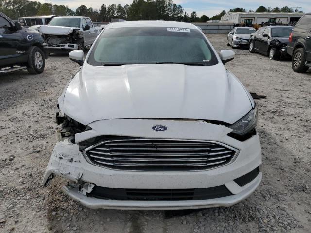 3FA6P0HDXJR283348 - 2018 FORD FUSION SE WHITE photo 5