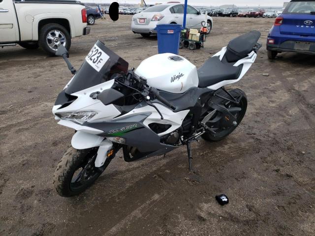 JKBZXJH10MA008630 - 2021 KAWASAKI ZX636 K WHITE photo 2