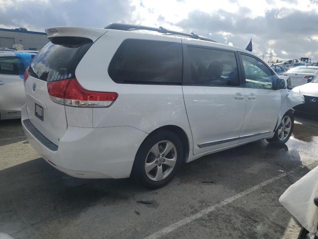 5TDKK3DC8DS388462 - 2013 TOYOTA SIENNA LE WHITE photo 3